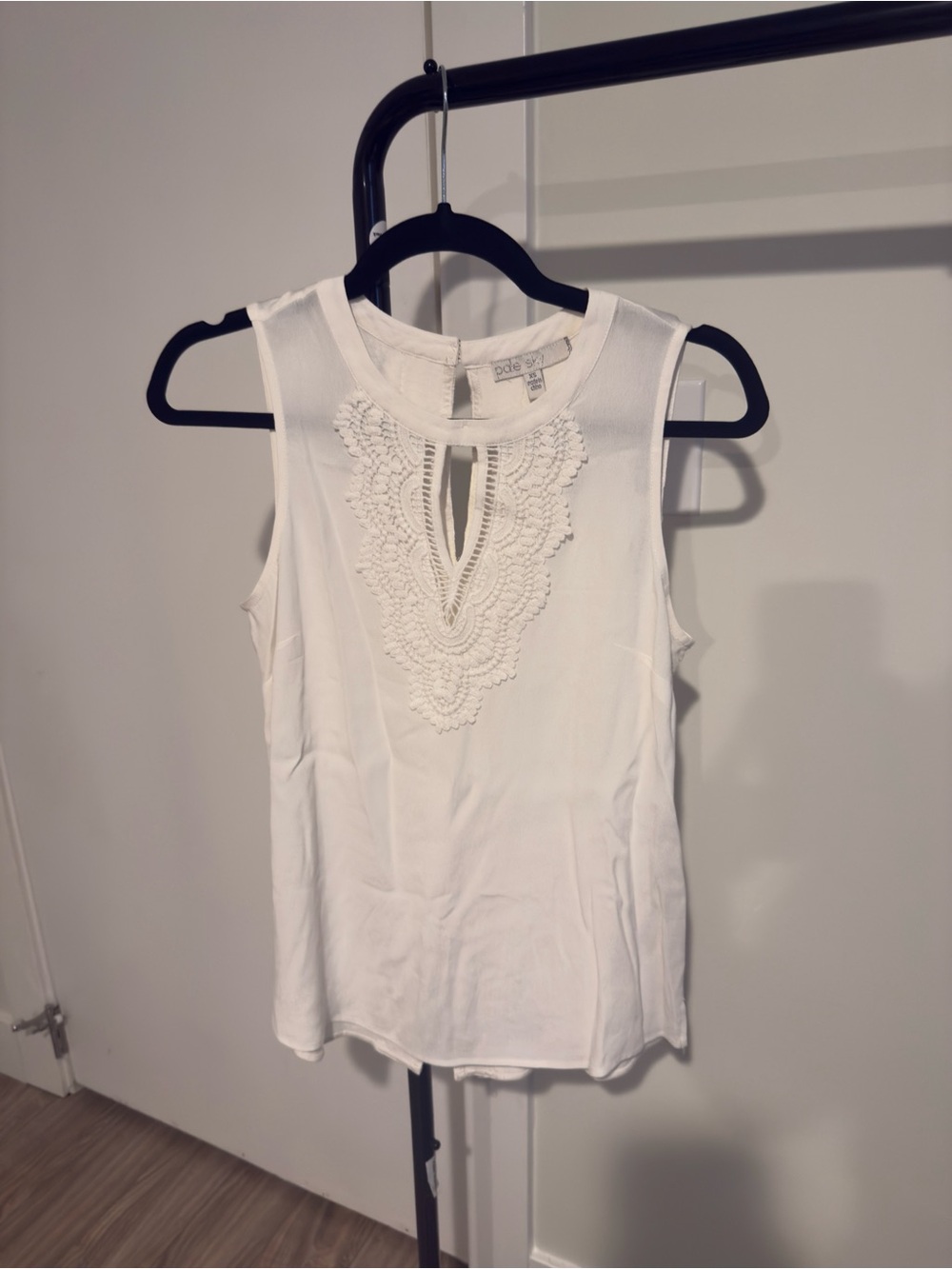 Bobeau White Sleeveless Crochet-Trim Tank
